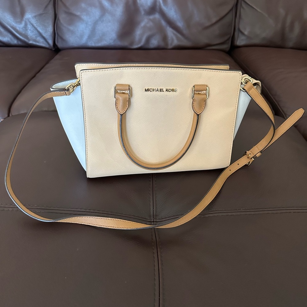 Micheal Kors purse